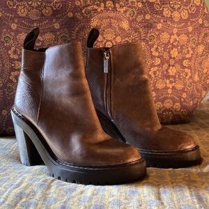 Dr. Martens MAGDALENA Booties